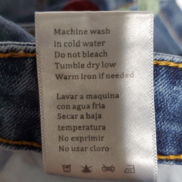 KanCan denim jeans. Estilo style. Distressed raw hem. Rose pattern. - Picture 13 of 13